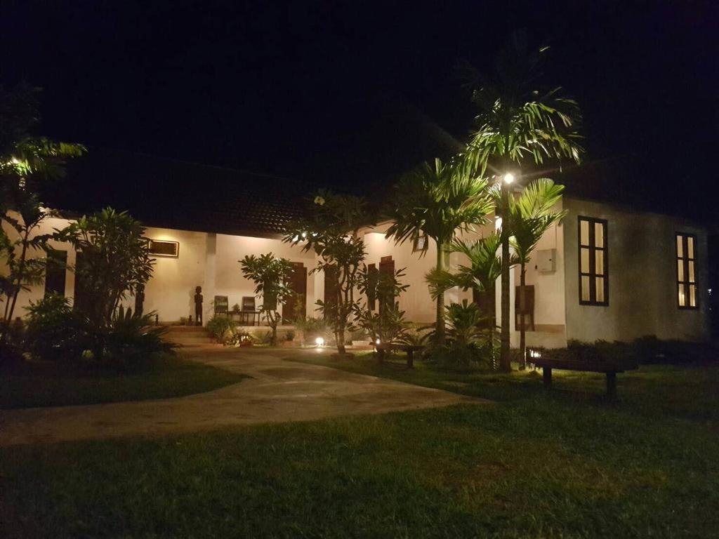 Villa Thakhek Luaran gambar